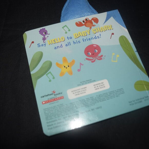 Hello, Baby Shark (A Baby Shark Book) - Picture 3 of 4